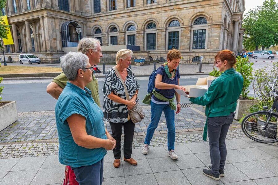 Hannover: Culinary Walking Tour Downtown + Old Town - A 3-hour taste circuit through Hannovers downtown and Old Town