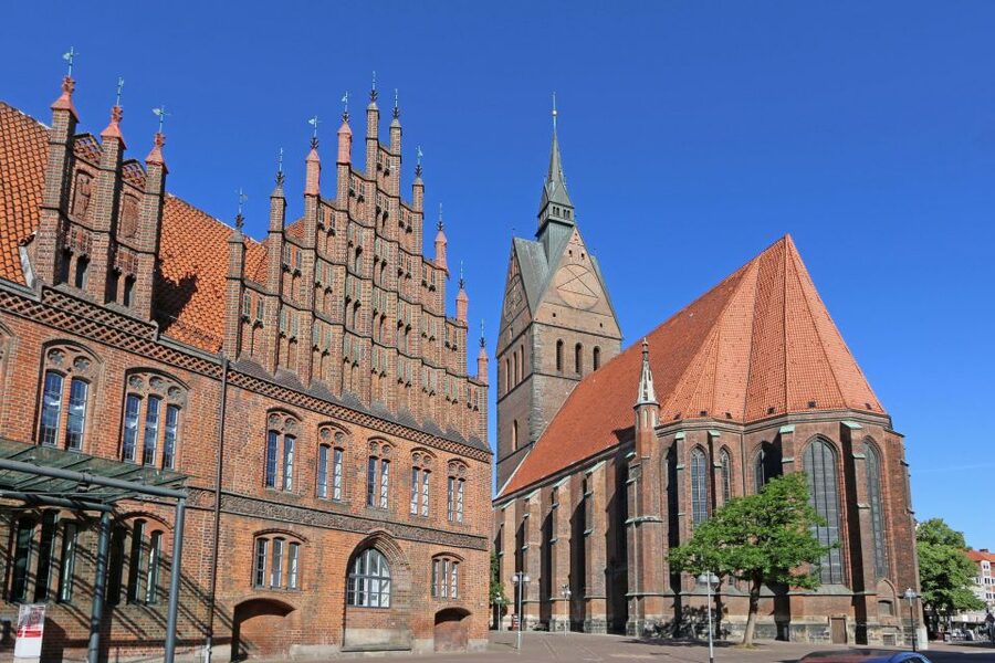 Hannover: Guided City Walk - Language handling in real life: English is possible, but group mix matters