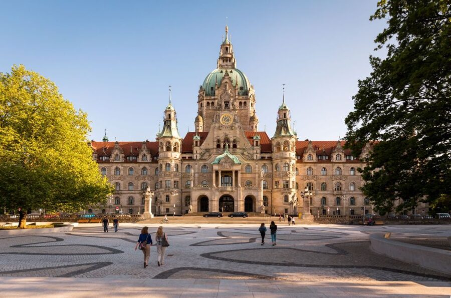 Hannover: Guided City Walk - Passing the Hannover Opera Theater, and how music fits the city