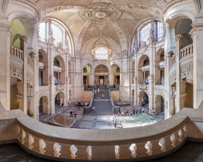 Hannover: New Town Hall exclusive Guided Walking Tour - 3D Hannover models from 1689 to today, and how to use them