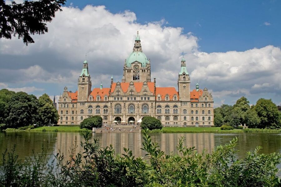 Hannover: New Town Hall exclusive Guided Walking Tour - Who this Hannover New Town Hall tour is perfect for