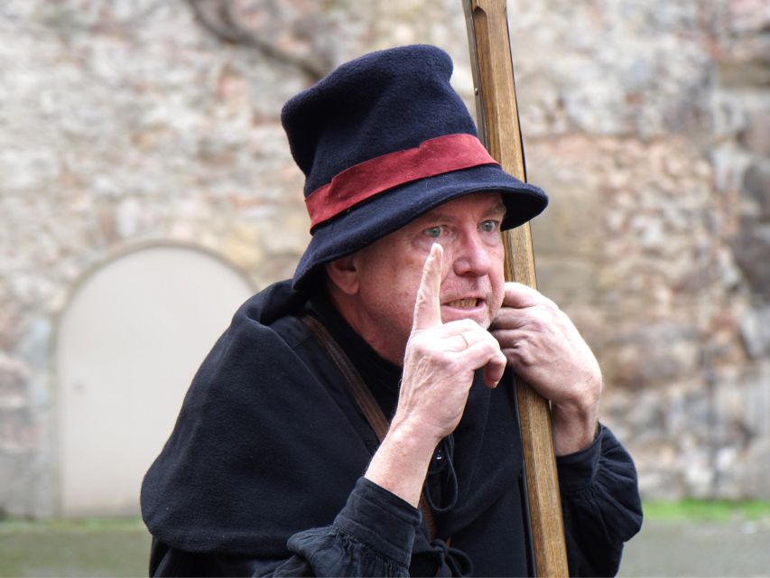Hanover: Night tour with night watchman Melchior - Following Nightwatchman Melchior: Stories You Actually Remember