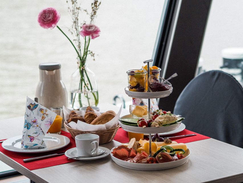 Heidelberg: Breakfast boat cruise - Breakfast Done the Easy Way, Plus Prosecco on Top