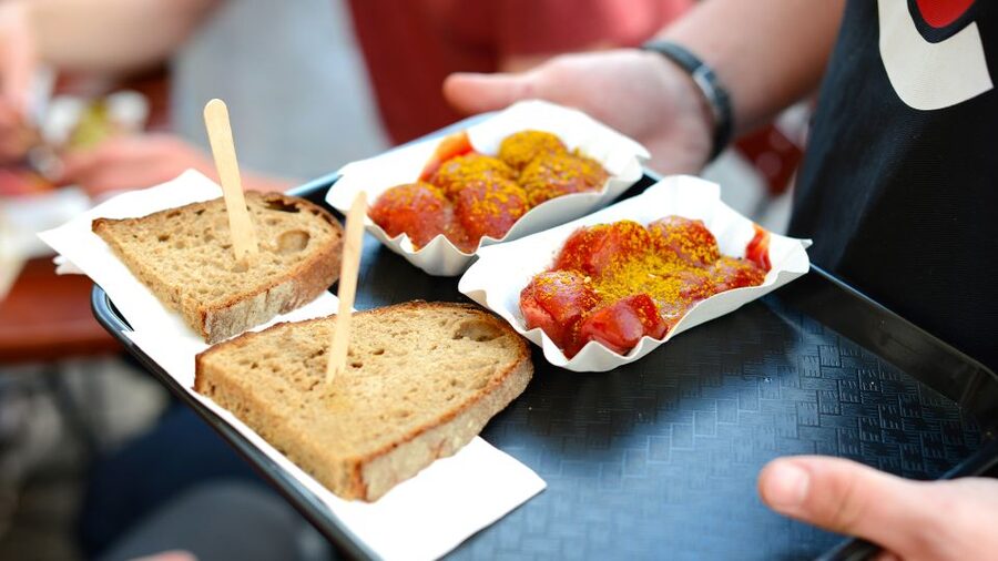 Heidelberg: Culinary city tour with delicious samples - Regional hearty specialties vs modern plates