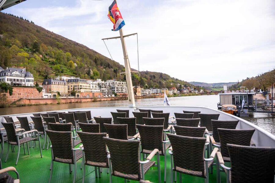 Heidelberg: Neckar River Sightseeing Boat Tour with Drink - Wielblinger Wehrsteg turnaround, and town hall on the return