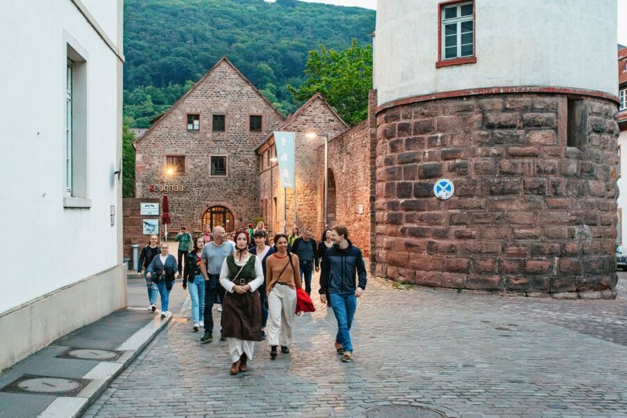 Heidelberg: Scary Tour with Hangman’s Daughter - Meet the Hangman’s Daughter at Kornmarkt