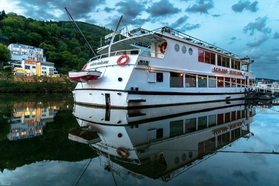 Heidelberg: Sightseeing Boat Tour with Mulled Wine - How the Commentary and Service Can Shape Your Ride