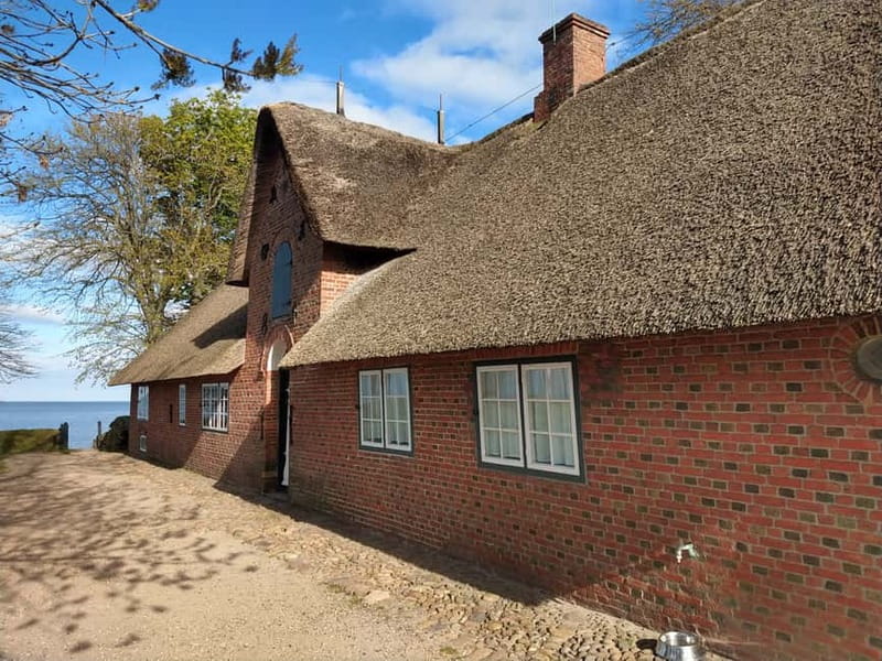 Keitum: Guided Village Walking Tour - Frisian alleyways, thatched roofs, and the artisan Keitum you can spot
