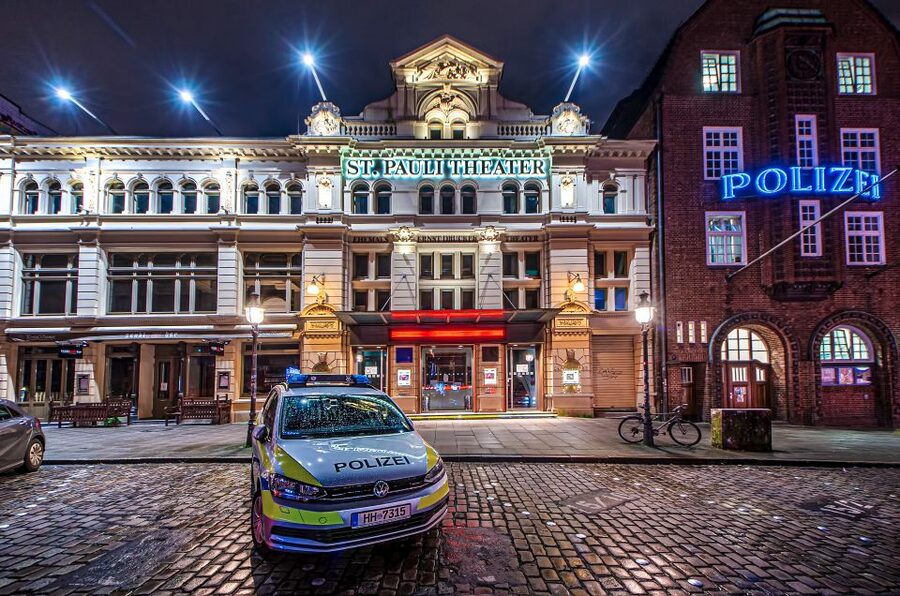 KIEZ SPEED TOUR/ADULTS ONLY - 1h - St Pauli and Reeperbahn at Night, in One Focused Hour