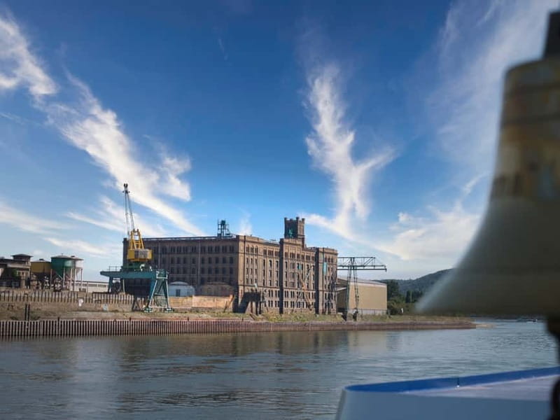 Koblenz: City & Sightseeing Boat tour on the Rhine - The Moselle mouth turn around, and why direction changes are good