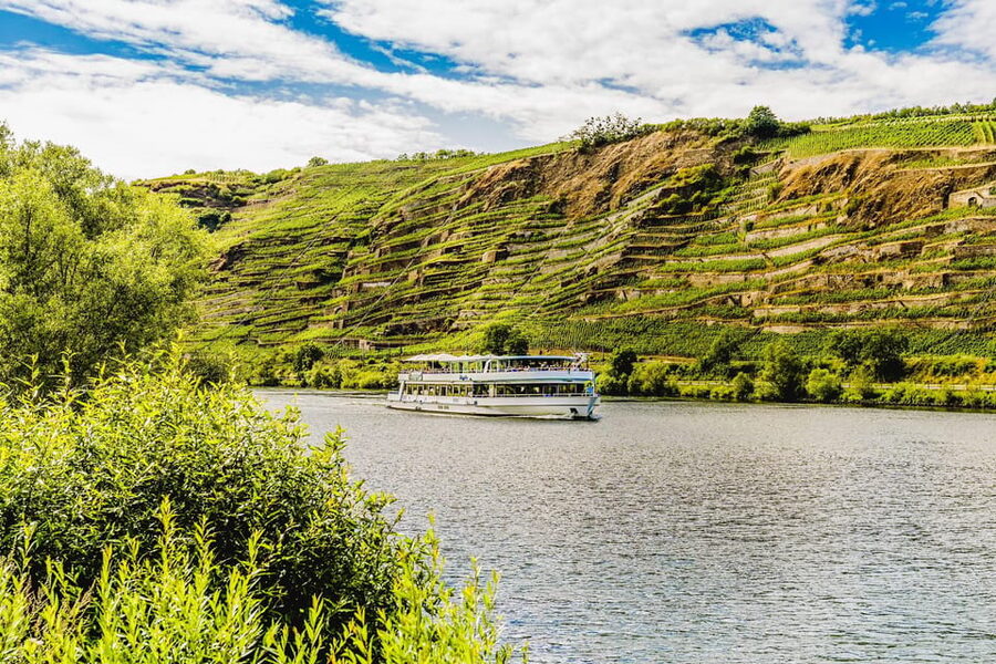 Koblenz: Panoramic Cruise on Moselle River to Winningen - Winningen’s river bend: the moment the cruise earns its name