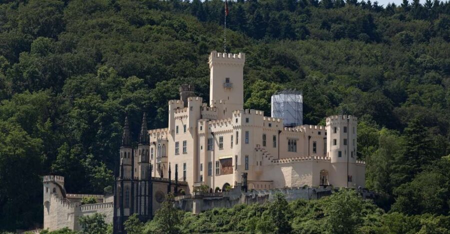 Koblenz: Rhine Valley Castle Sightseeing Cruise - The rhythm of the ride: a calm hour with audio explanations