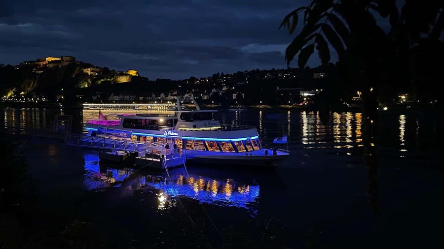 Koblenz: Sunset Boat Cruise - Food, drinks, and the welcome Flimm schnapps
