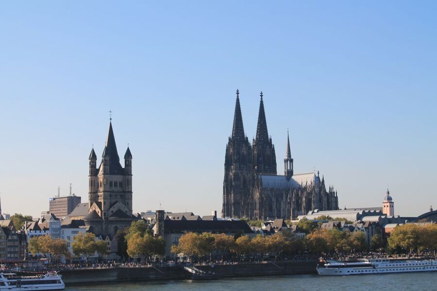 Köln: Altstadt-/Highlightstour in German - From the Rhine-Adjacent Center to Medieval Cologne Streets