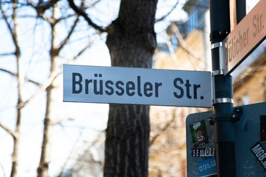 Kölsche Büdchen Tour im Belgischen Viertel Köln - Brüsseler Platz stop: how locals use a neighborhood square