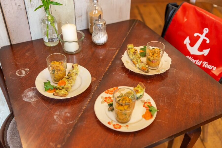 Kreuzberg: Culinary Food Tour - Rio-Reiser-Platz to Mariannenstraße: stories in the gaps