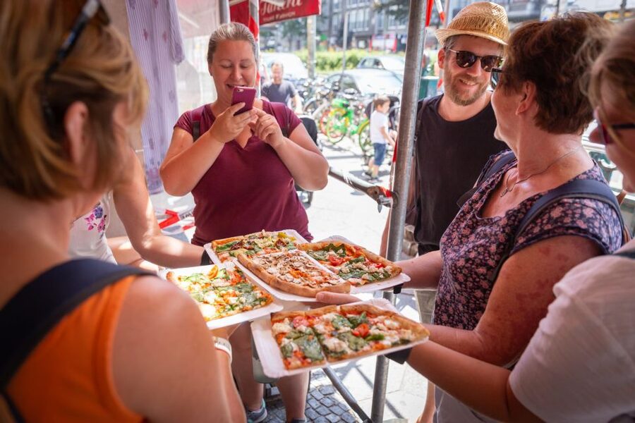 Kreuzberg: Culinary Food Tour - Oranienplatz and Dresdener Straße: small stops, real perspective