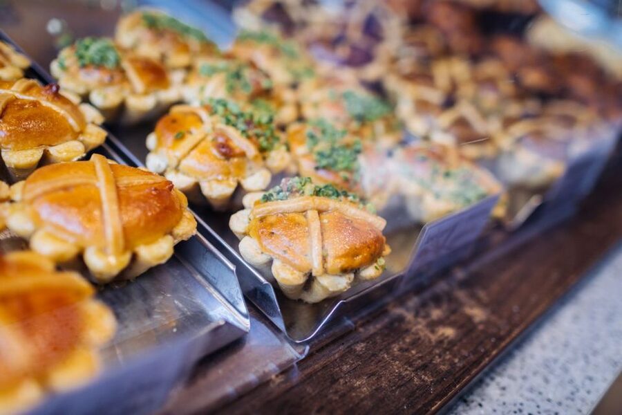 Leipzig: 3-Hour Sightseeing and Food Tour - Leipzig’s arcades: where shopping history becomes food culture