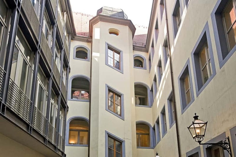 Leipzig: Courtyards, Houses, Trade - Passage Tour in German - Old and new corridors: what changes after exhibition houses enter the picture