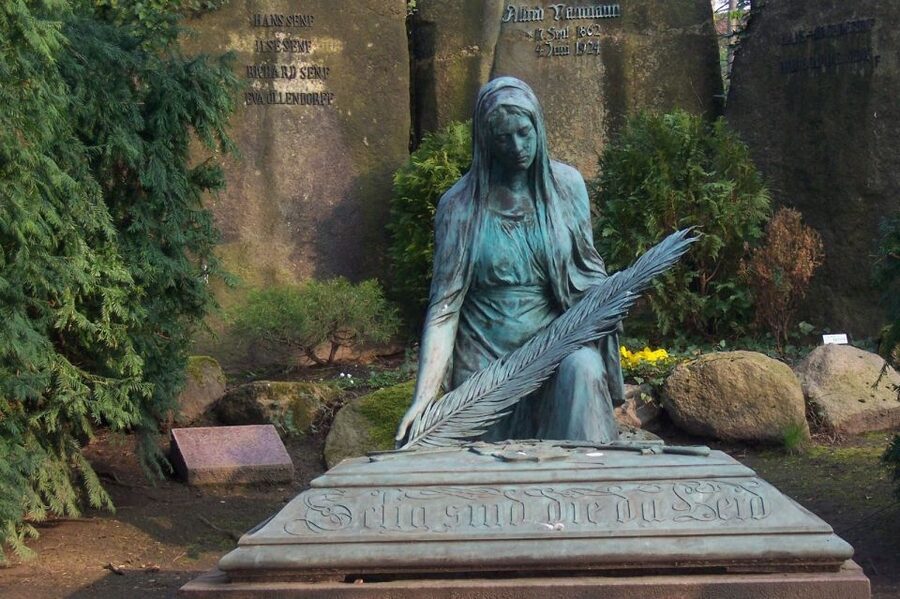 Leipzig: Guided Tour of the Southern Cemetery - The huge cemetery monument and the around 500 works of funerary art