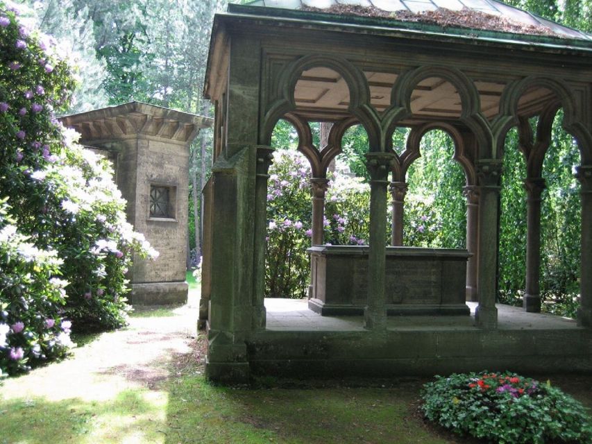 Leipzig: Guided Tour of the Southern Cemetery - Who this Südfriedhof tour suits best