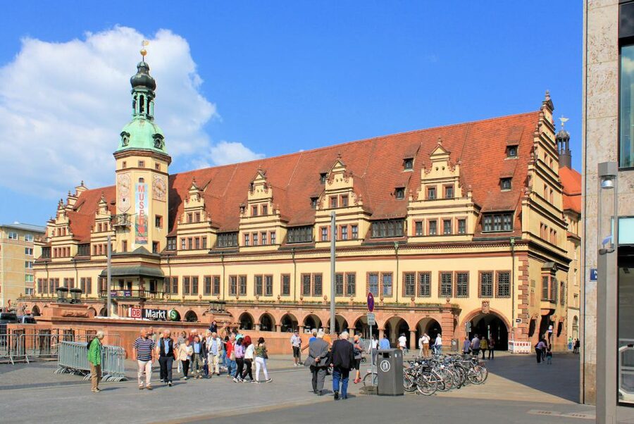 Leipzig: Private walking tour - just for you - Barthels Hof and the trade fair courtyard mood