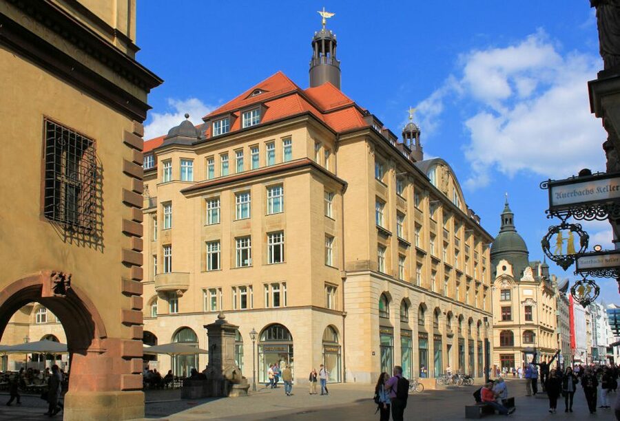 Leipzig: Private walking tour - just for you - Naschmarkt and student Goethe: stories you can picture
