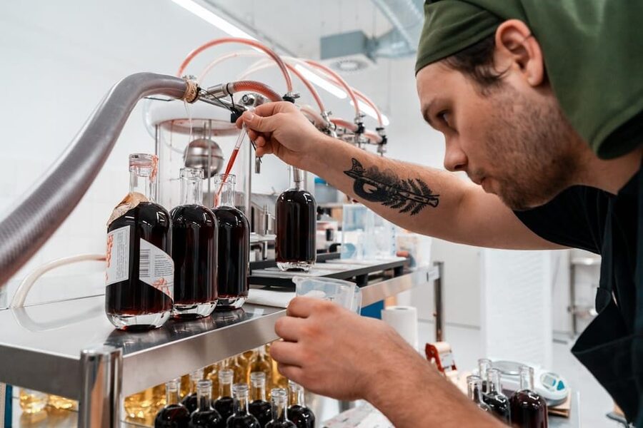 Leipzig Spirits Manufacture: Guided Tour and Tasting - Shopping and takeaways: using the nosing glass at home