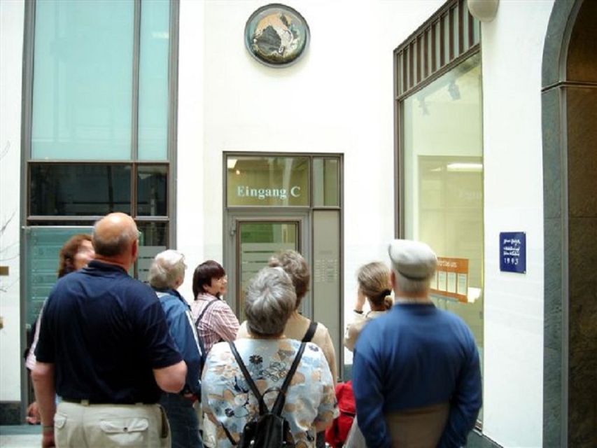 Leipzig: True or false? Walking Tour and Interactive Game - Stations and Cards: What Each Part Feels Like