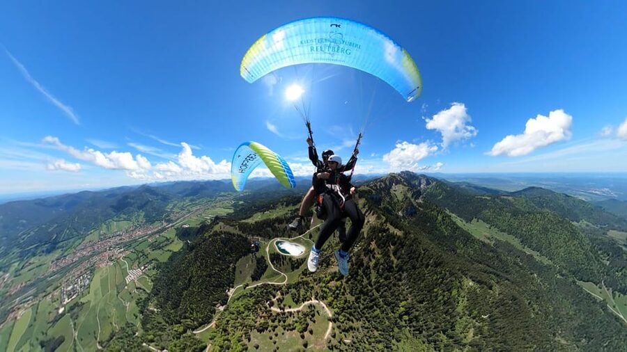Lenggries: Tandem Paragliding Flight - The 360-degree view, and how the scenery changes in the air