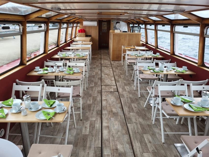 Linienfahrt auf dem Cospudener See - Getting on board smoothly: voucher first, then cashier