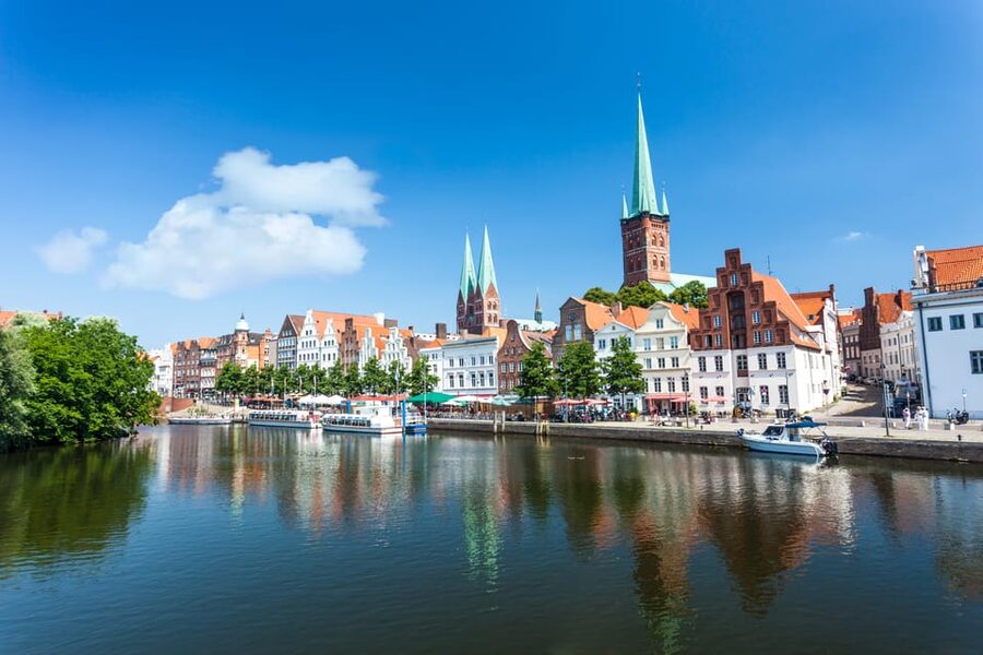 Lübeck: 1-Hour Splash Bus City Tour - What You See: Lübeck From the Road and the Water