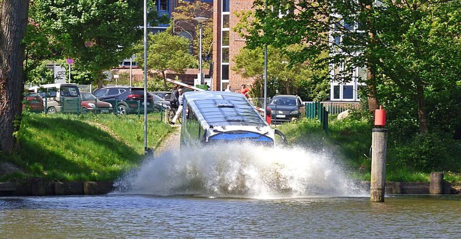 Lübeck: 1-Hour Splash Bus City Tour - Entering the Splash Moment: The Awe Factor and Photo Reality