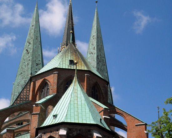 Lübeck: Classic Tour of the Hanseatic City - Lübeck town hall, Teufelchen, and St. Mary’s Church stops