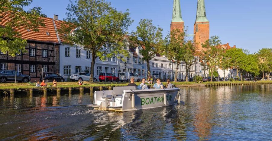 Lübeck: Electric Boat Rental - without driving licence - Who this is perfect for (and who might want something else)