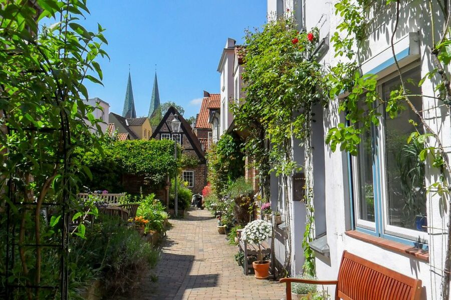 Lübeck: Entertaining Tour Through Hidden Courtyards - Why Lübeck’s Courtyards Feel Like a Time Machine