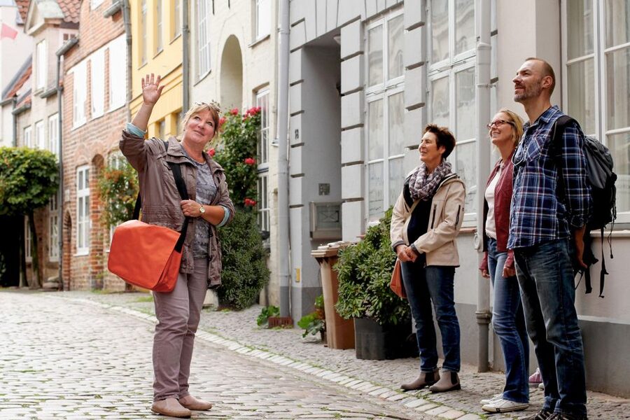 Lübeck: Entertaining Tour Through Hidden Courtyards - Who Should Book This Lübeck Courtyard Tour