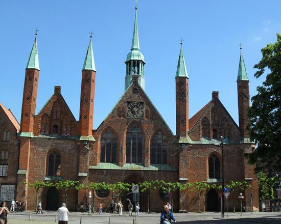 Lübeck: Hanseatic League History Walking Tour - Buddenbrook House and the Schiffergesellschaft Guild Hall Stop