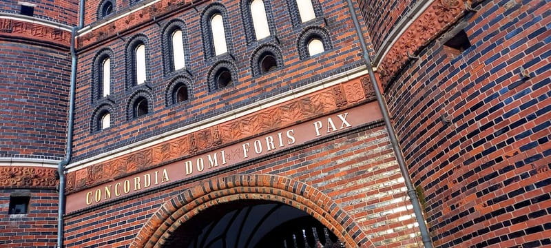 Lübeck: The Culinary City Tour – Lübeck Lukullisch - The 3-Hour Flow: From Holstentorplatz to Hidden Alleys