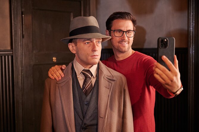 Madame Tussauds Berlin Admission Ticket - The Babylon Berlin bar set, plus Teledisko photo and party fun