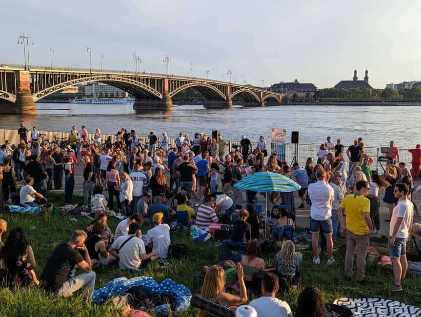 Mainz: guided evening tour of the Rhine riverbank/old town in German and English - Theodor Heuss Bridge to Rheingoldhalle: start with big views and easy momentum