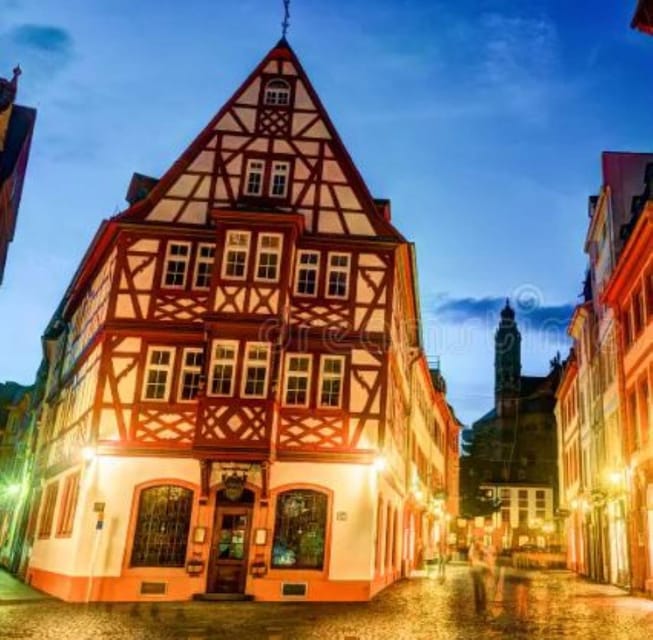 Mainz: guided evening tour of the Rhine riverbank/old town in German and English - High Cathedral of St. Martin on the cathedral hill: your main night photo moment