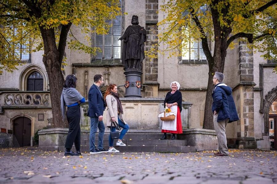 Meißen: Guided Walking Tour 'Romantic Evening Stroll' - Following the laneways: how the tour feels in the middle of town