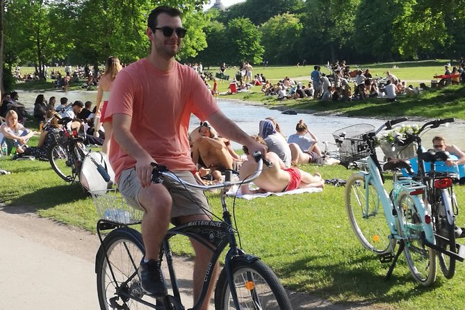 Mini Classic Bike Tour @ 4pm incl. Beer Garden & Surfers 2,5 hrs - A 4pm Mini Classic Munich bike tour that actually fits