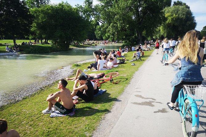 Mini Classic Bike Tour @ 4pm incl. Beer Garden & Surfers 2,5 hrs - Residenz Munchen and Hofgarten: power, then a breather