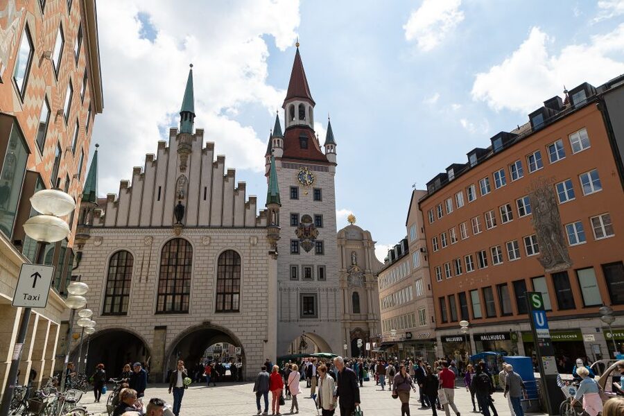 Munich: Big Bus Hop-On Hop-Off Tour by Open-Top Bus - Max-Joseph-Platz and the shopping-walk trick that works