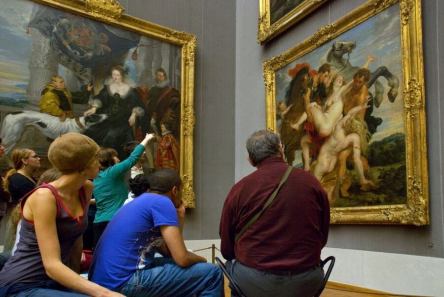 Munich: City Pass 45+ Top Attractions and Public Transport - Getting your bearings fast with the hop-on hop-off Express Circle