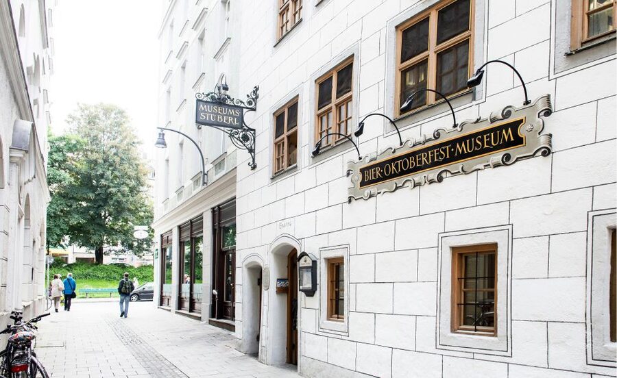 Munich: Guided Food Walking Tour with Beer Tasting - Café Frischhut Schmalznudel Making Show