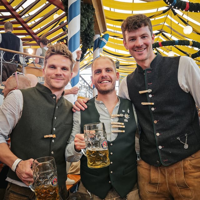 Munich: Guided Oktoberfest Experience with Beer and Lunch - Guided grounds walk: how the first hour makes everything easier