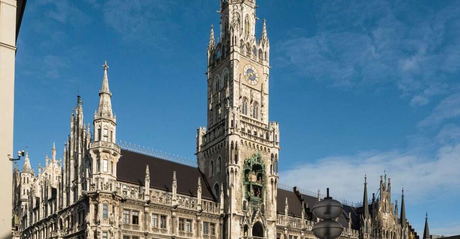 Munich: Guided Tour of the historic Town Hall on Marienplatz - New Town Hall on Marienplatz: More Than a Glockenspiel Photo Stop